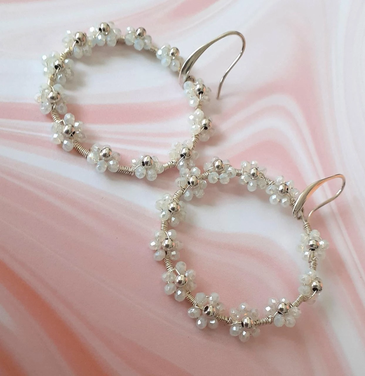 oorbellen hangers met opaliet bloemen